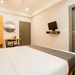 Townhouse South Tukoganj