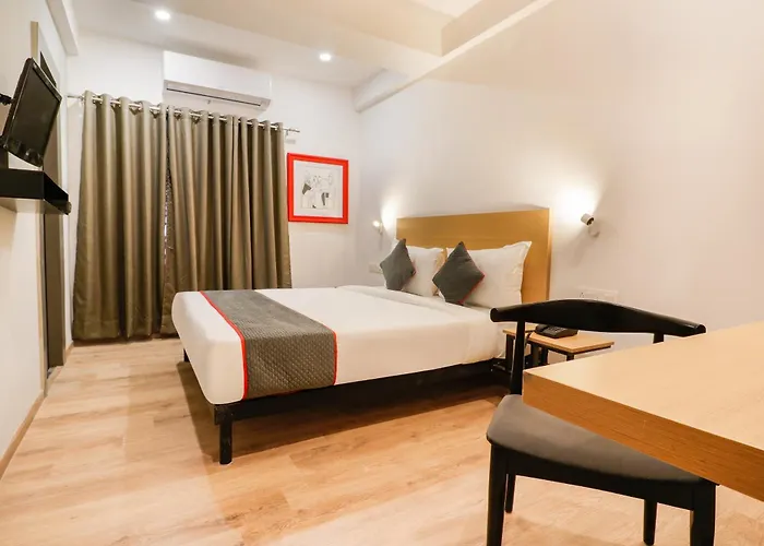 Townhouse South Tukoganj