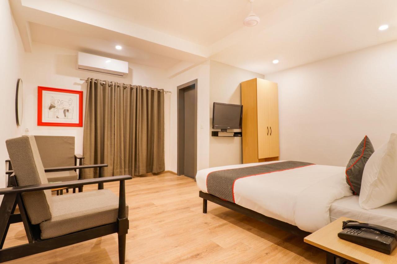 Townhouse South Tukoganj Hotel 4*
