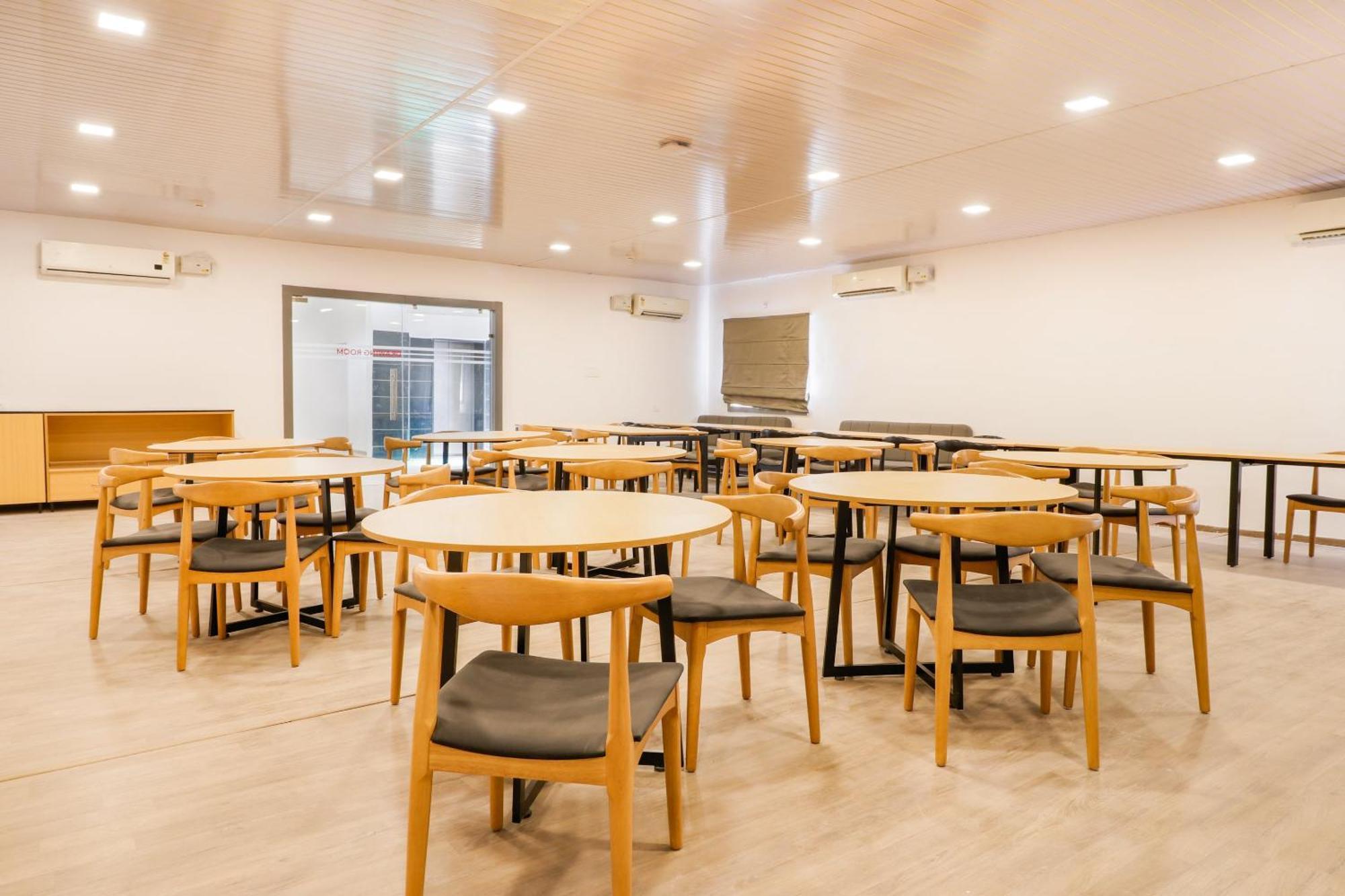 Hotel Townhouse South Tukoganj Indore