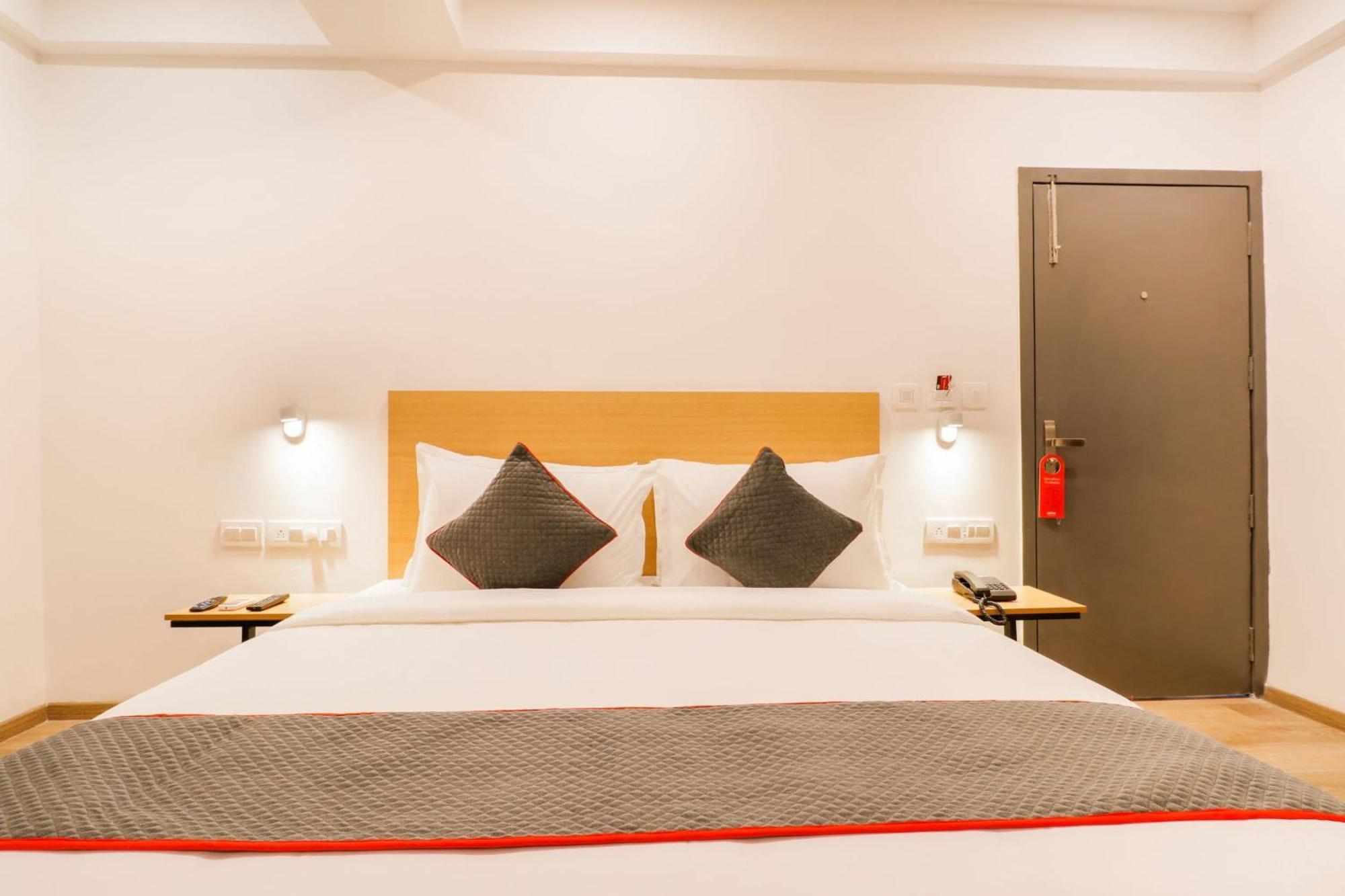 Hotel Townhouse South Tukoganj 4*