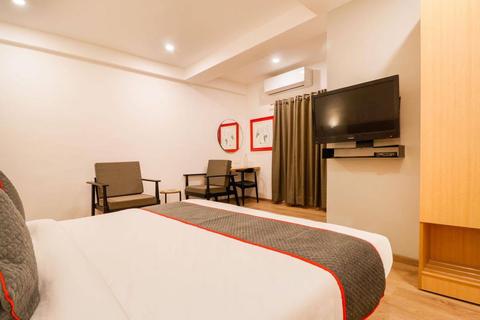 Hotel Townhouse South Tukoganj 4*